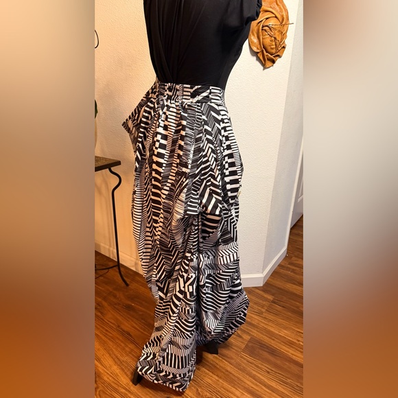 Fashion Nova Abstract Patterned Maxi Skirt - Picture 8 of 8